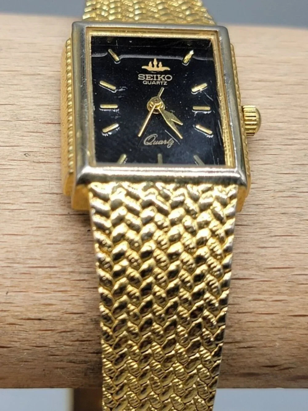 Seiko Galaxy Ladies Tank Watch VTG 1992 Gold Plated Black Dial 20mm 6